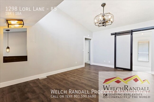 Building Photo - Recently Remodeled, Spacious 1 Bedroom Condo