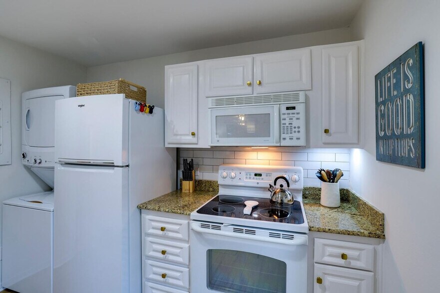 Building Photo - 45 Queens Folly Rd