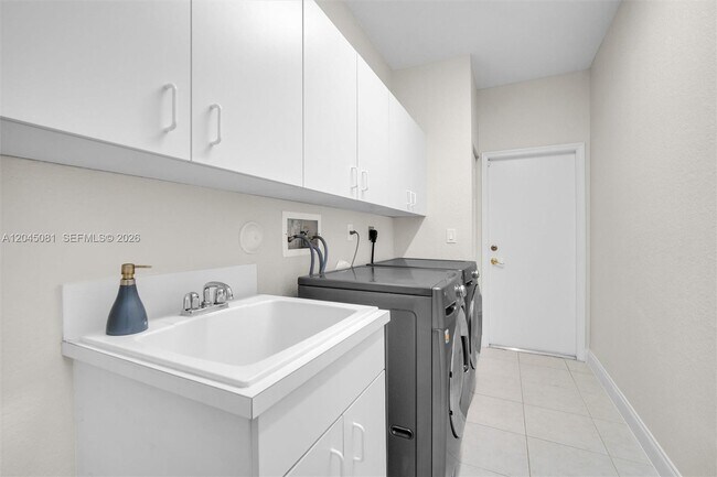 Building Photo - 16310 Paddock Ln