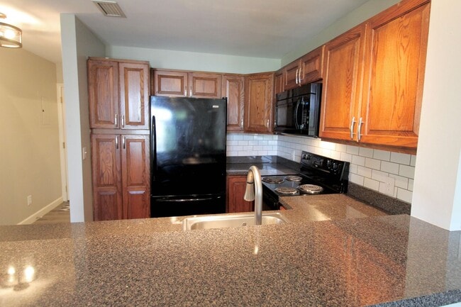 Building Photo - 1348 Hunters Rd
