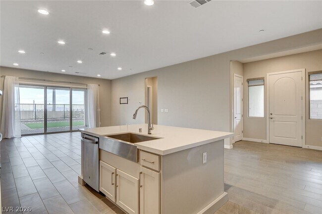 Building Photo - 94 Nine Mile Creek Dr