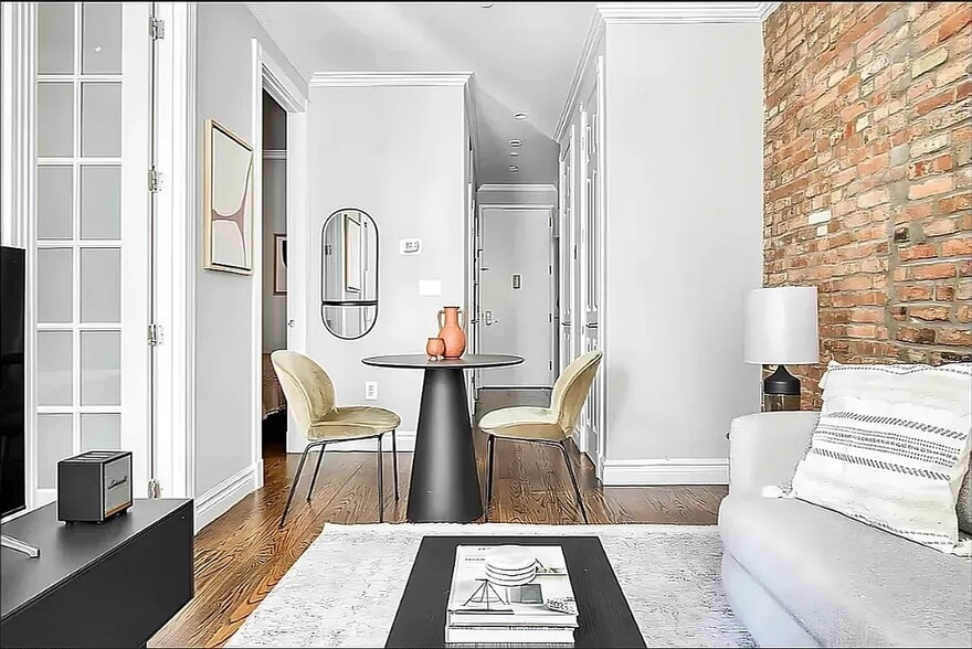 Primary Photo - 438 W 52nd St