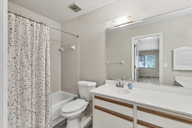 Building Photo - 7866 Eagle Creek Dr