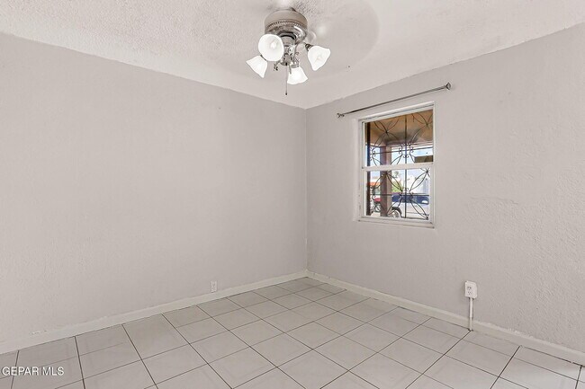 Building Photo - 115 Miller Cir