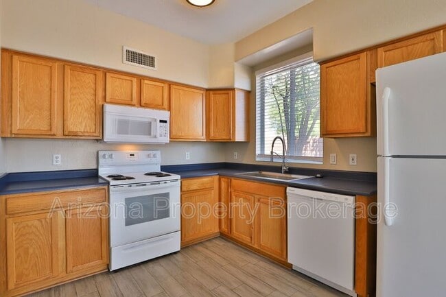 Building Photo - 17437 N 16th Pl