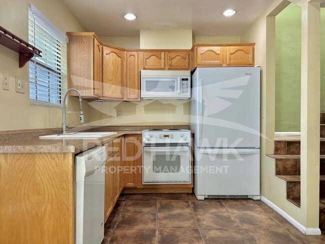 Building Photo - 820 W University Dr