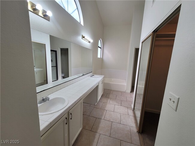 Building Photo - 372 Rushing Creek Ct