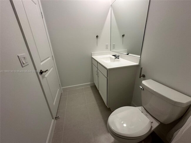 Building Photo - 402 SE Crossoak Ln