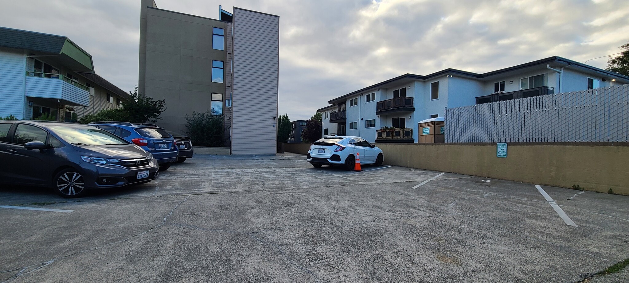 Building Photo - 5642 California Ave SW