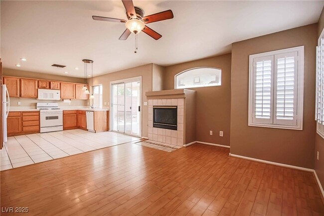 Building Photo - 10412 Shadowland Ave