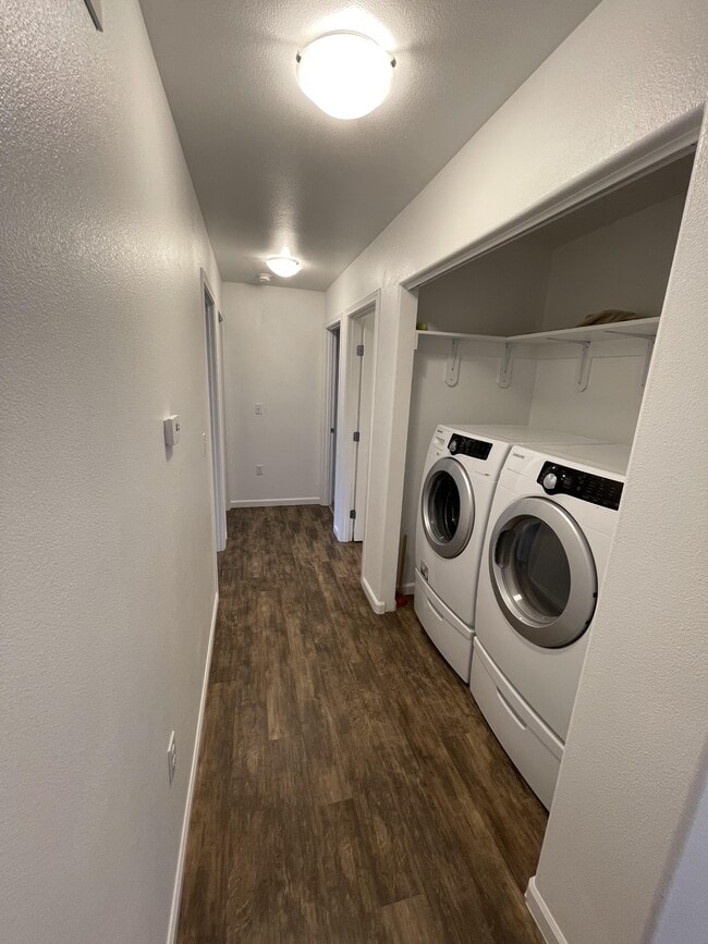 Building Photo - 2149 S Valley Loop