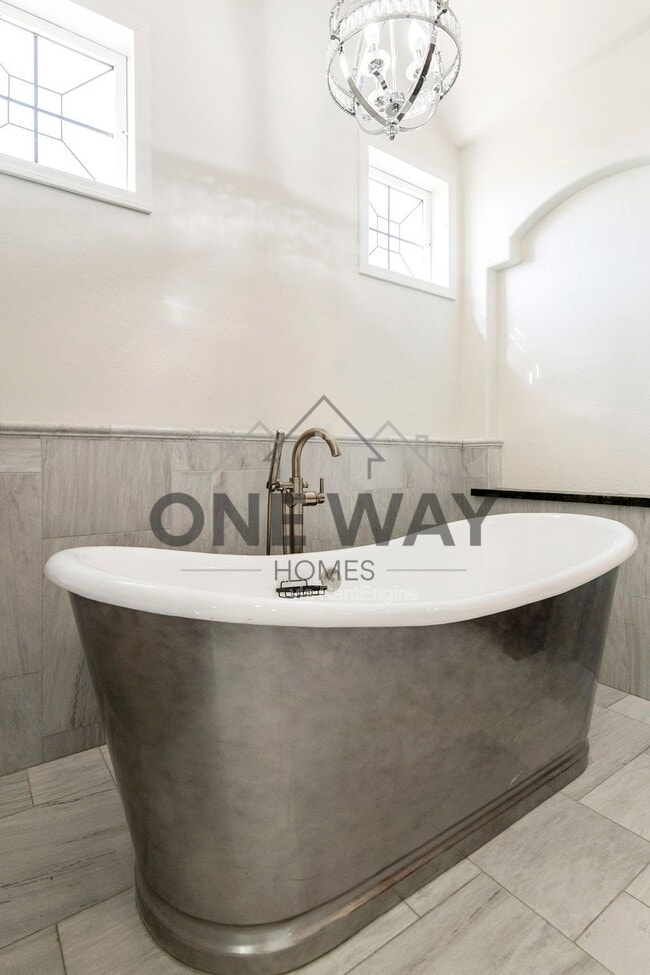 Building Photo - 4432 E Ford Ave