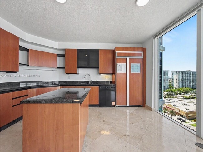 Building Photo - 17555 Collins Ave