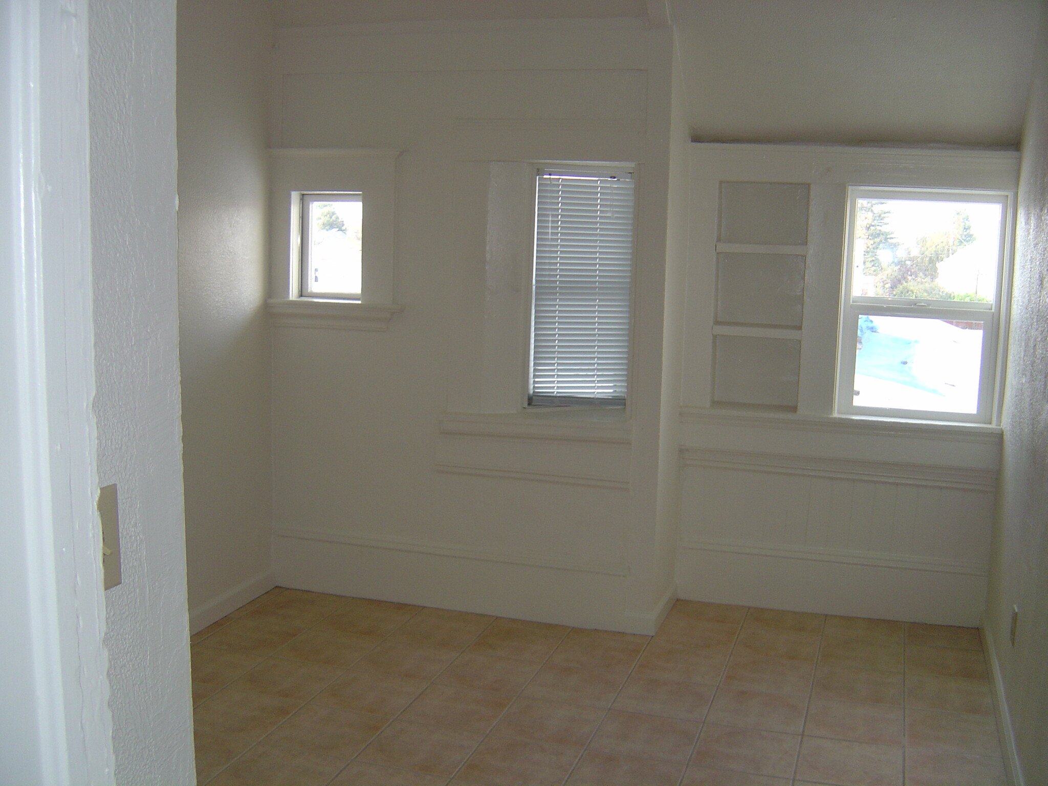 Building Photo - 1096 Aileen St