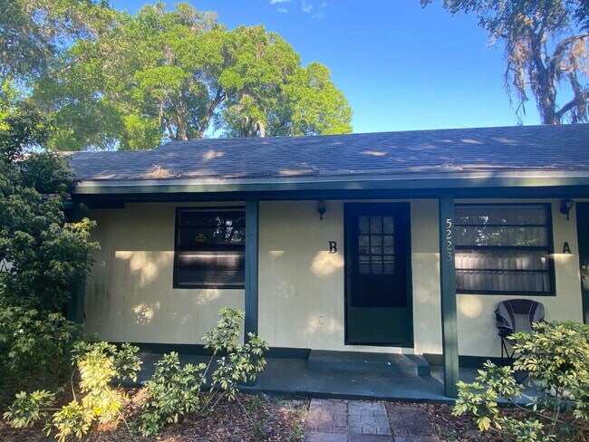 Building Photo - "Charming 1-Bedroom Retreat with Full Bath...