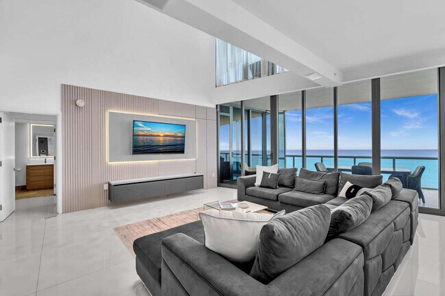 Building Photo - 17121 Collins Ave