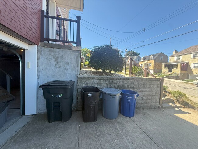 Building Photo - 1430 Simona Dr