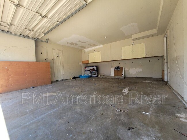 Building Photo - 10 La Pera Ct