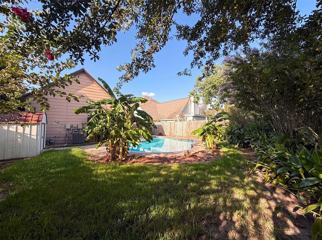 Building Photo - 11827 Meadowchase Dr