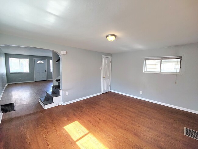 Building Photo - *Spacious & Updated 2BD/2BA Single Family ...
