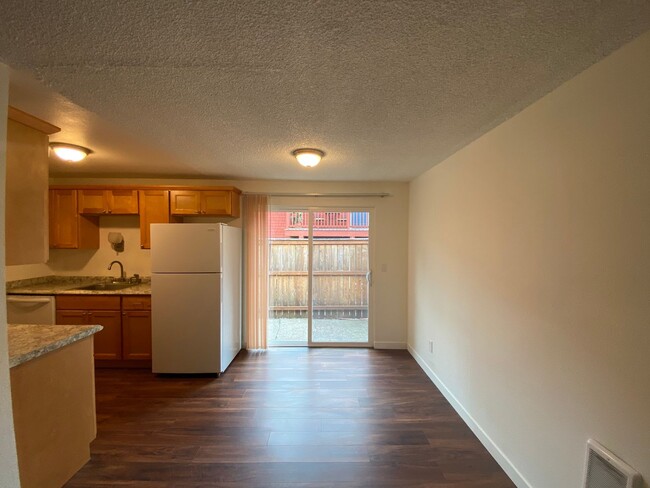 Building Photo - NKE1741