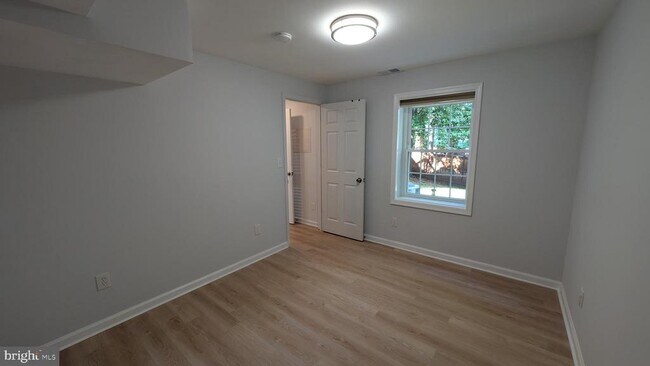 Building Photo - 5813 Shana Pl