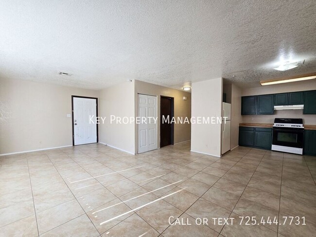 Building Photo - 2 BEDROOM 2 BATH UNIT NEAR NELLIS