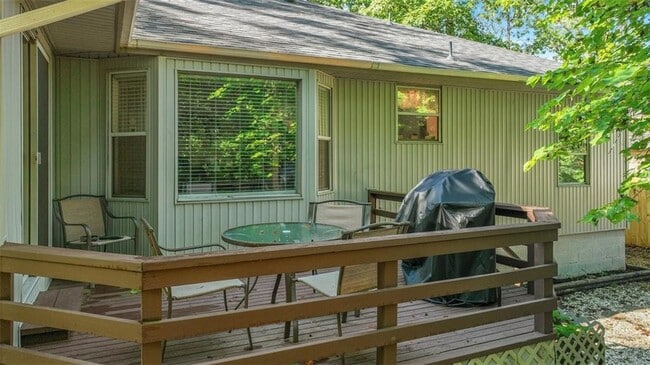 Building Photo - 9 E Elvendon Dr