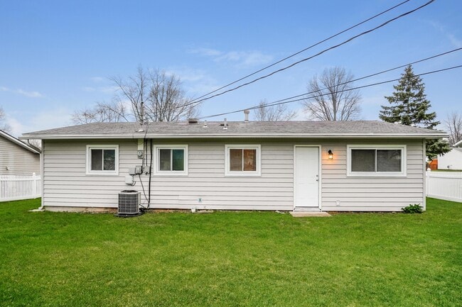 Building Photo - 608 Palace Ln