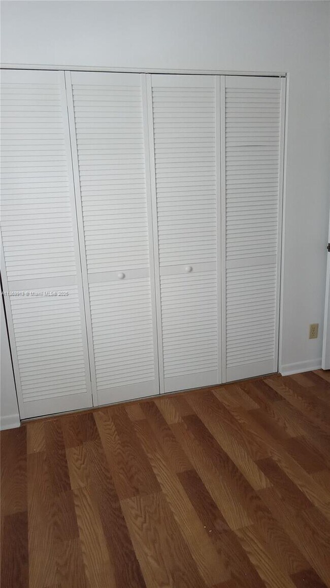 Building Photo - 9906 Twin Lakes Dr