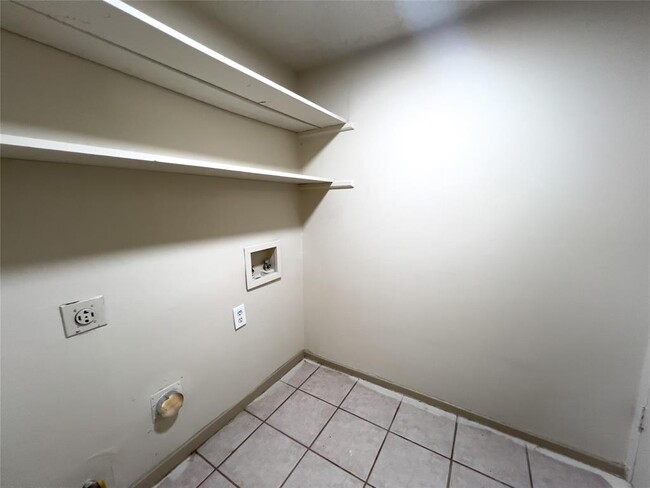 Building Photo - 7206 Creekside Dr