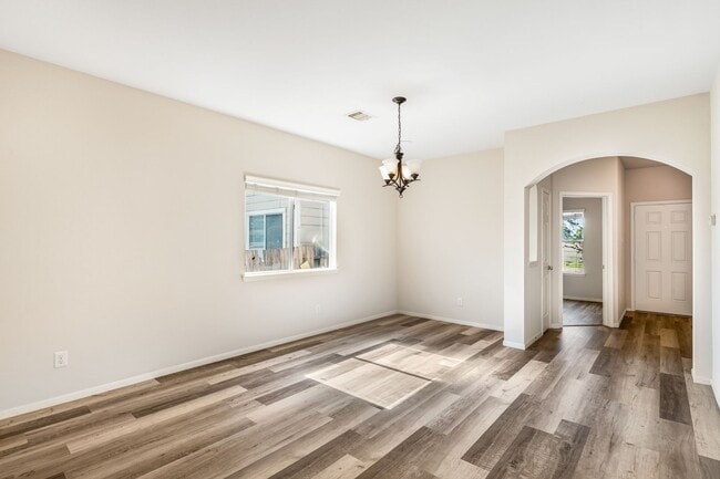 Building Photo - Charming 3-bedroom, 2-bath single-family h...