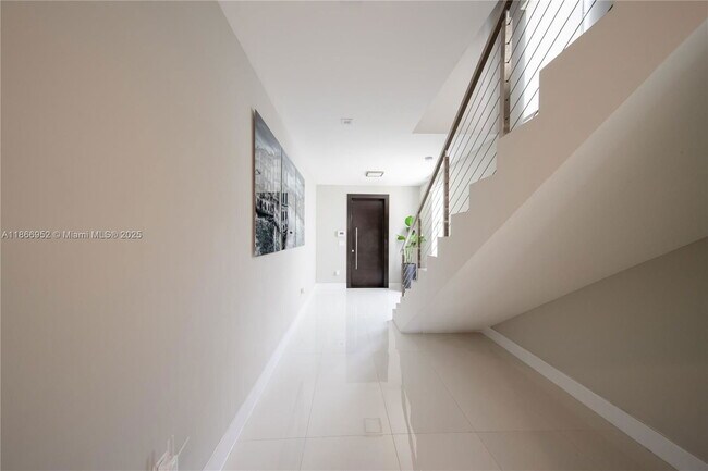 Building Photo - 3653 SW 26th St