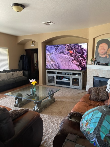 Building Photo - 1002 Calderon Wy