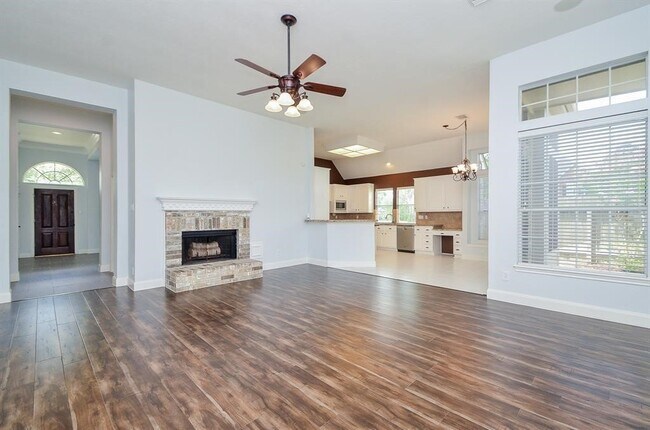 Building Photo - 1723 Crescent Green Dr