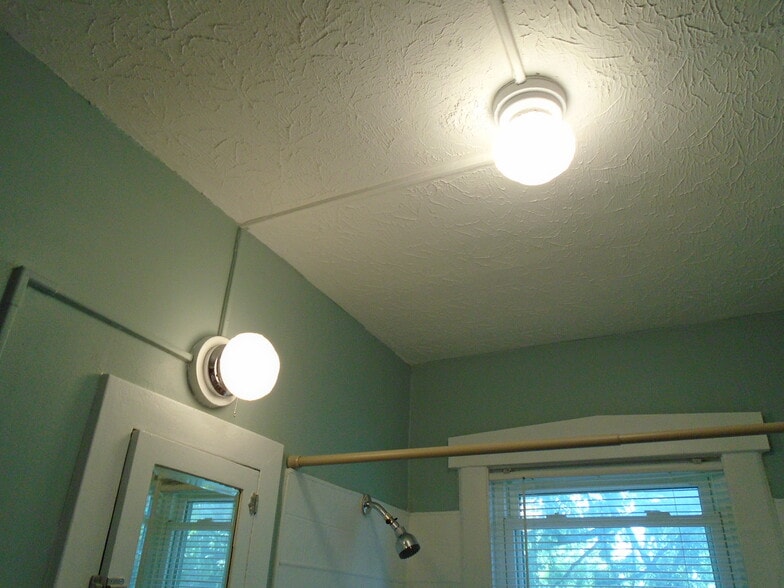 BathvVintage light fixtures - 100 N. 33rd St., Apt 3