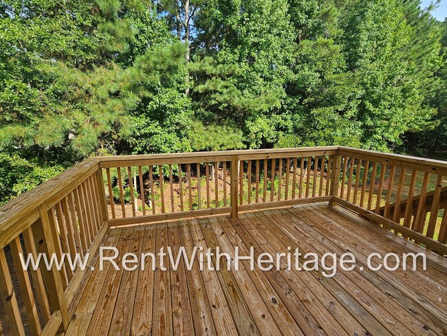Building Photo - Gorgeous 5 bedroom/ 3 bath/ Upgrades Galor...