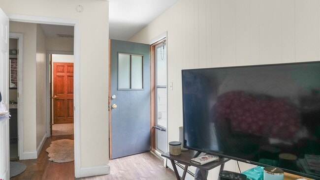 Building Photo - 504 E Florida Ave