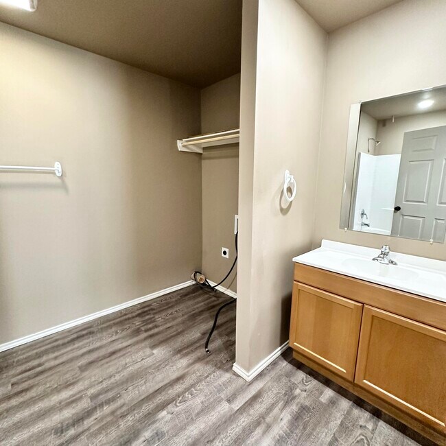 Building Photo - 524 46th St