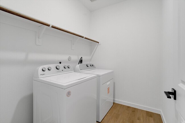 Building Photo - 8438 Bay Rdg Cir