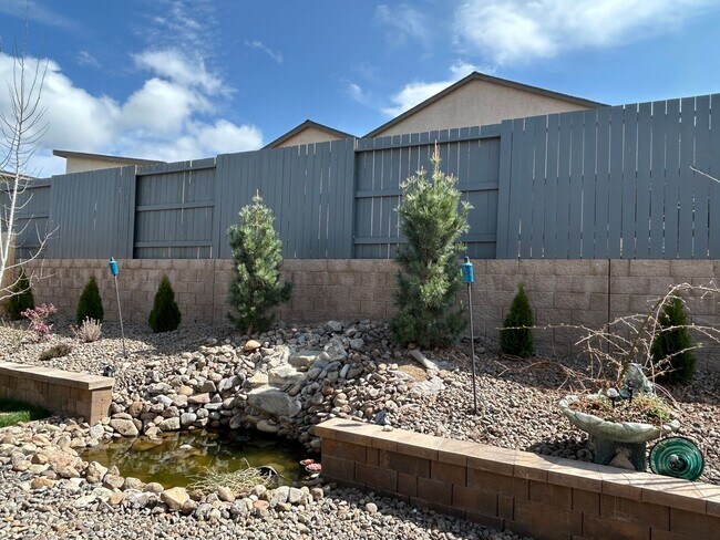 Building Photo - Luxury 55+ Executive Home- Fully Furnished