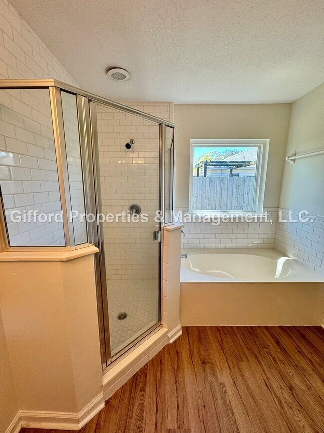 Building Photo - Beautiful 4 Bedroom / 2 Bathroom Harbor Winds Home w/ Solar Panels