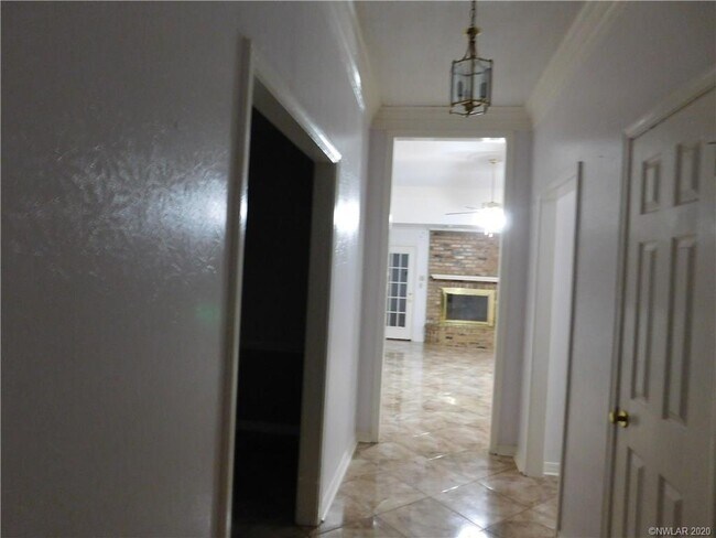 Building Photo - 407 Summit Dr