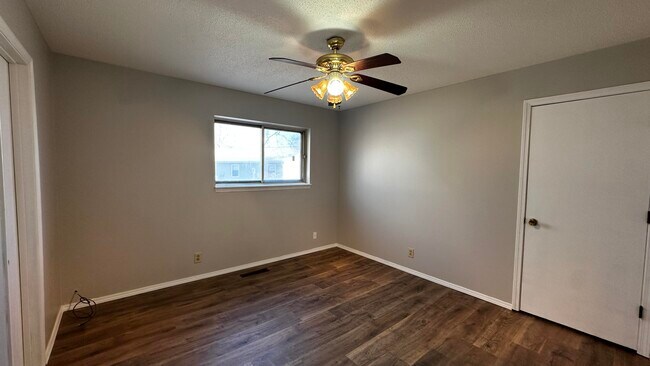 Building Photo - 4605 Grandview Ct