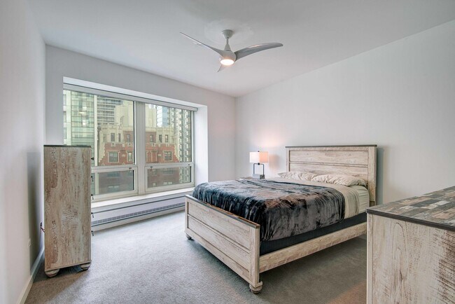 Building Photo - 57 E Delaware Pl