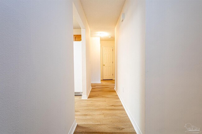 Building Photo - 10719 Crosscut Dr