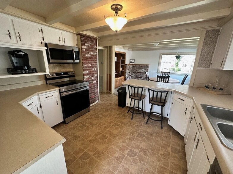 Building Photo - 1428 Crown Ave