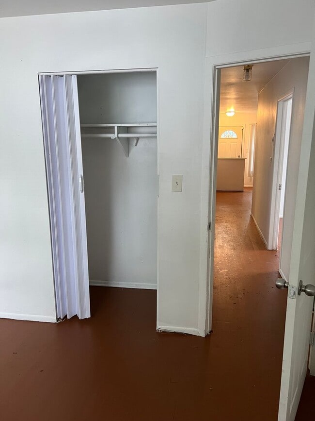 Building Photo - 3 Bedroom 1.5 Bath - $1200
