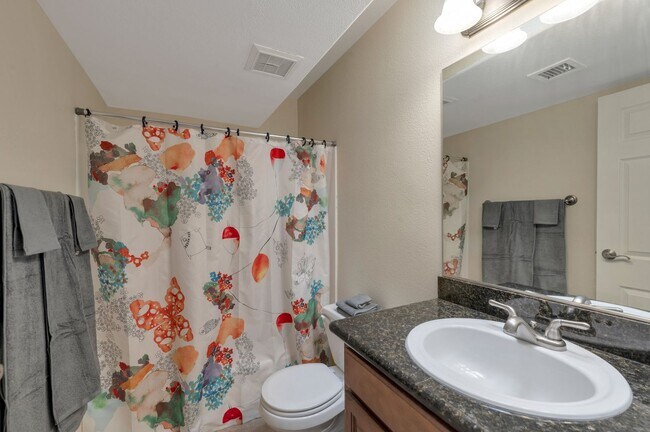 Building Photo - Charming 2-bedroom, 2.5-bathroom condo with a garage in Scottsdale, AZ