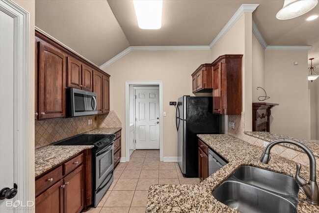 Building Photo - 126 Satinwood Cir